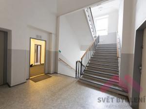 Pronájem kanceláře, Praha - Karlín, Peckova, 212 m2