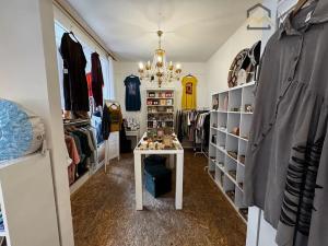 Pronájem obchodního prostoru, Praha - Bubeneč, Národní obrany, 41 m2