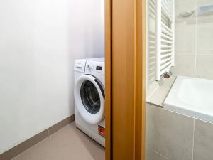 Pronájem bytu 1+kk, Praha - Žižkov, Ke kapslovně, 51 m2