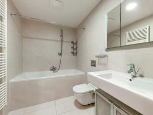 Prodej bytu 6+kk a větší, Praha - Žižkov, Ke kapslovně, 226 m2