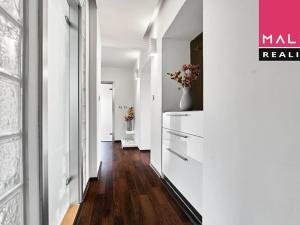 Prodej bytu 3+1, Ostrov, Hlavní třída, 76 m2