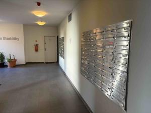 Pronájem bytu 2+kk, Praha - Stodůlky, Nárožní, 49 m2