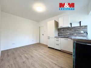 Prodej bytu 1+kk, Ostrov, Sukova, 23 m2