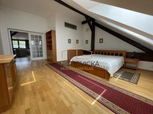 Pronájem bytu 3+kk, Žebrák, Náměstí, 92 m2