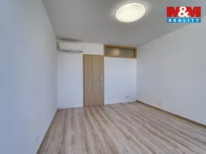 Pronájem bytu 3+kk, Praha - Karlín, U Sluncové, 65 m2