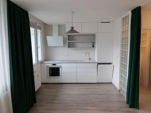 Pronájem bytu 1+kk, Praha - Krč, Murgašova, 42 m2