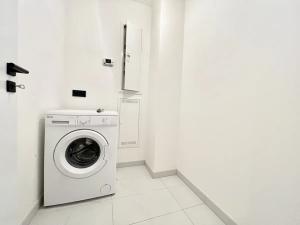 Pronájem bytu 2+kk, Praha - Smíchov, Grafická, 70 m2