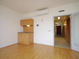 Pronájem kanceláře, Praha - Smíchov, Štefánikova, 63 m2