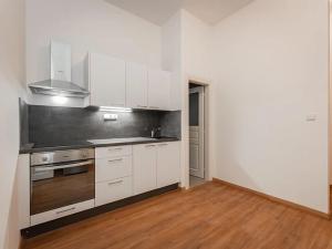 Pronájem bytu 2+kk, Praha - Nové Město, Lípová, 41 m2