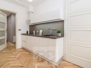 Prodej bytu 2+kk, Praha - Vinohrady, Rybalkova, 38 m2