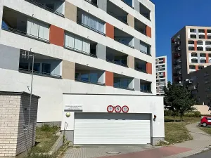 Pronájem garážového stání, Praha - Horní Měcholupy, Mantovská, 15 m2