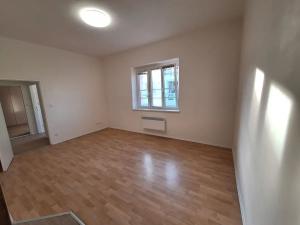 Pronájem bytu 2+kk, Praha - Vysočany, Novovysočanská, 45 m2