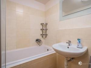 Pronájem bytu 2+kk, Praha - Kbely, Herlíkovická, 52 m2