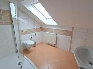 Pronájem rodinného domu, Praha - Újezd nad Lesy, Šlitrova, 220 m2