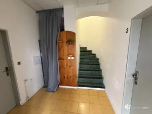 Pronájem bytu 1+kk, Praha - Dubeč, Starodubečská, 22 m2