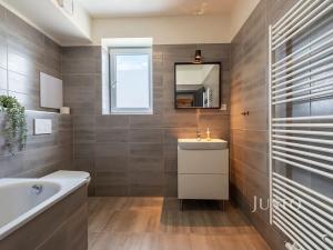 Pronájem bytu 2+kk, Uherské Hradiště, Jabloňová, 56 m2