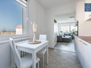 Prodej bytu 3+1, Praha - Újezd nad Lesy, Žárovická, 68 m2