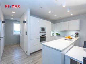 Pronájem bytu 2+kk, Praha - Strašnice, Novostrašnická, 68 m2