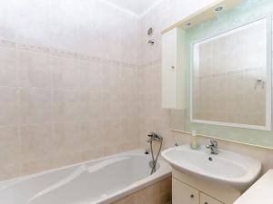 Pronájem bytu 3+1, Praha - Čimice, Chvatěrubská, 71 m2