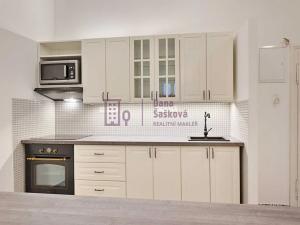 Pronájem bytu 2+1, Jindřichův Hradec, nám. Míru, 71 m2