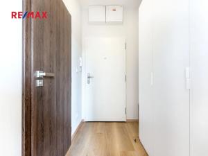Pronájem bytu 1+kk, Praha - Libeň, náměstí Dr. Václava Holého, 27 m2