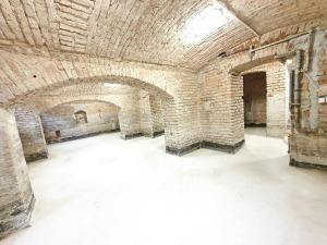 Pronájem skladu, Praha, Sekaninova, 92 m2