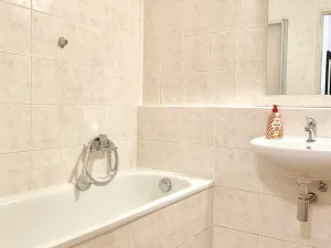 Prodej bytu 2+kk, Praha - Troja, Hnězdenská, 48 m2