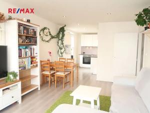 Pronájem bytu 2+kk, Praha - Malešice, U krbu, 51 m2