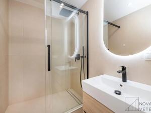 Prodej bytu 5+kk, Praha - Bohnice, Feřtekova, 88 m2