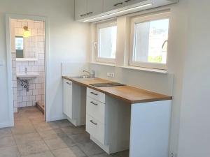 Pronájem atypického bytu, Praha - Břevnov, Patočkova, 14 m2