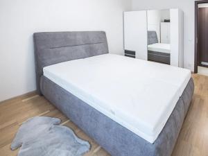 Pronájem bytu 2+kk, Praha - Karlín, Nekvasilova, 56 m2