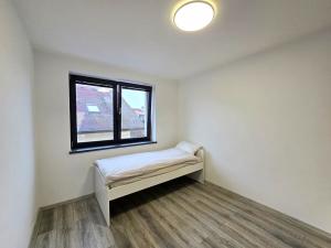 Pronájem bytu 1+kk, Praha - Šeberov, Zadní, 23 m2