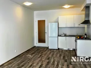 Pronájem bytu 1+kk, Praha - Strašnice, Zvěřinova, 39 m2