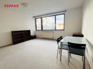 Pronájem bytu 1+kk, Praha - Holešovice, Osadní, 33 m2