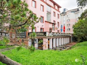 Prodej restaurace, Praha - Strašnice, Gutova, 301 m2