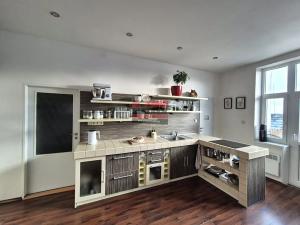 Pronájem bytu 2+1, Tábor, nám. F. Křižíka, 70 m2