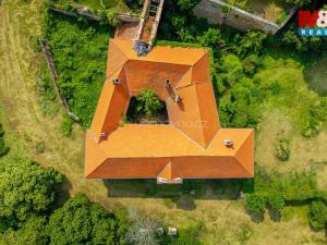Prodej historického objektu, Zvoleněves, 5000 m2