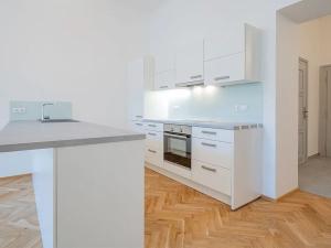 Pronájem bytu 4+kk, Praha, Křižíkova, 2 m2