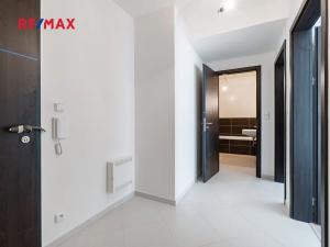 Prodej bytu 2+kk, Praha - Prosek, Čakovická, 43 m2