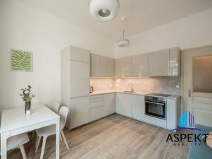 Pronájem bytu 2+kk, Praha - Nové Město, Trojická, 42 m2