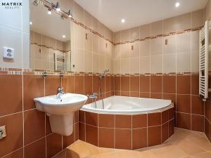 Pronájem bytu 4+kk, Praha - Záběhlice, Mattioliho, 117 m2