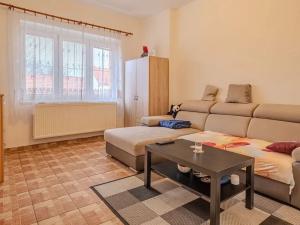 Prodej činžovního domu, Sadská, Husova, 306 m2