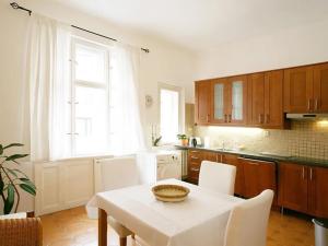 Pronájem bytu 4+1, Praha - Nové Město, Biskupská, 132 m2