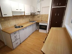 Pronájem bytu 3+1, Praha - Podolí, Gončarenkova, 82 m2