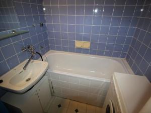 Pronájem bytu 3+1, Praha - Podolí, Gončarenkova, 82 m2