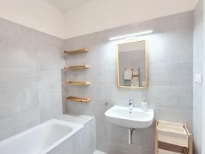 Pronájem bytu 2+kk, Praha - Karlín, Breitfeldova, 63 m2