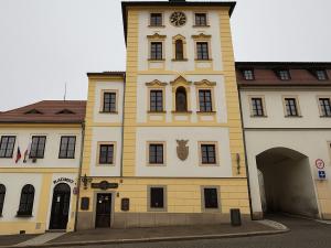 Pronájem restaurace, Jílové u Prahy, Masarykovo náměstí, 68 m2