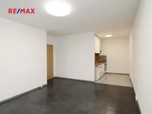 Pronájem bytu 2+kk, Praha - Vršovice, Vršovická, 45 m2