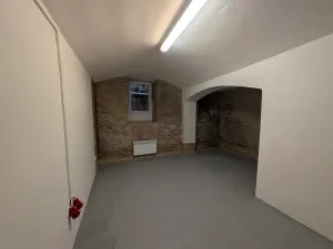 Pronájem výrobních prostor, Praha - Bubeneč, Sochařská, 37 m2