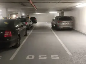 Pronájem garážového stání, Praha - Smíchov, Tomkova, 12 m2